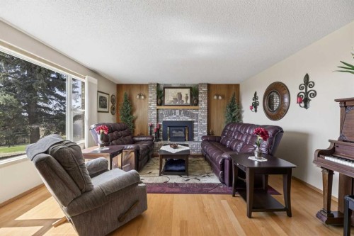 30344 Range Road 15, Rural Mountain View County, AB - Indoor Photo Showing Living Room With Fireplace