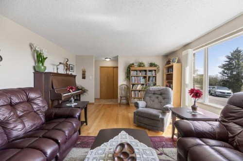30344 Range Road 15, Rural Mountain View County, AB - Indoor Photo Showing Living Room