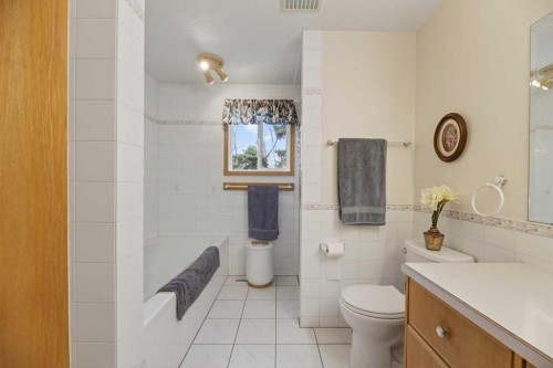 30344 Range Road 15, Rural Mountain View County, AB - Indoor Photo Showing Bathroom