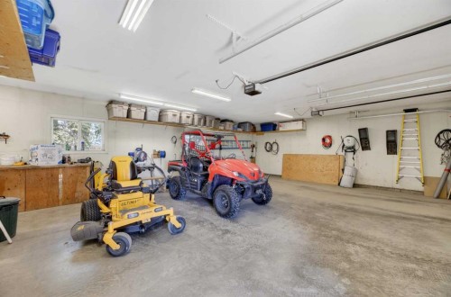 30344 Range Road 15, Rural Mountain View County, AB - Indoor Photo Showing Garage