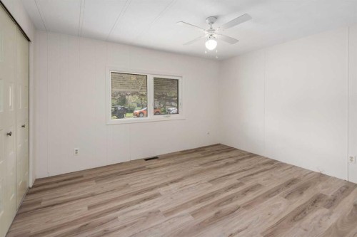 416 2 Avenue, Drumheller, AB - Indoor Photo Showing Other Room
