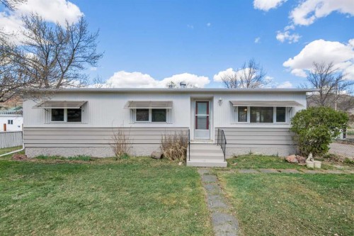 416 2 Avenue, Drumheller, AB - Outdoor With Facade