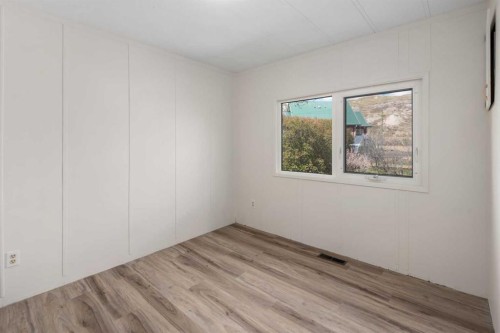 416 2 Avenue, Drumheller, AB - Indoor Photo Showing Other Room