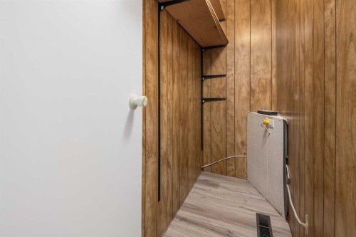 416 2 Avenue, Drumheller, AB - Indoor Photo Showing Other Room