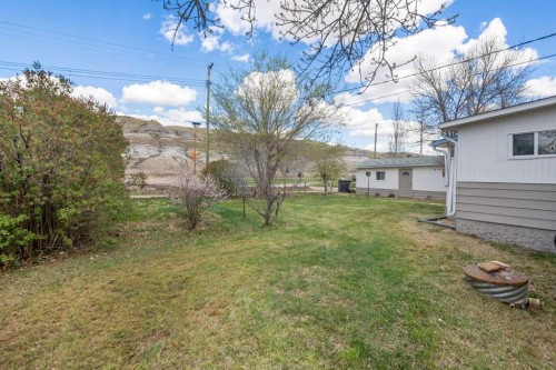 416 2 Avenue, Drumheller, AB - Outdoor