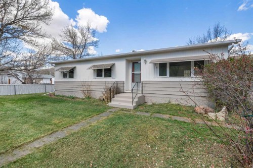 416 2 Avenue, Drumheller, AB - Outdoor