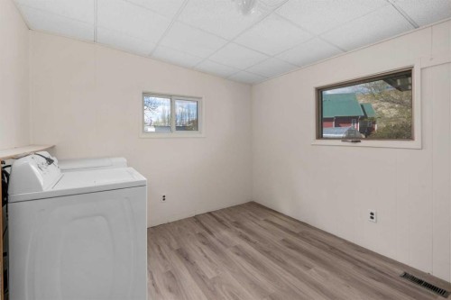 416 2 Avenue, Drumheller, AB - Indoor