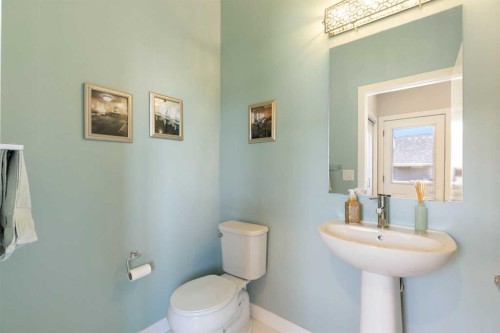 5 D'Arcy Boulevard, Okotoks, AB - Indoor Photo Showing Bathroom