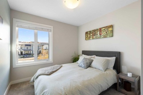 5 D'Arcy Boulevard, Okotoks, AB - Indoor Photo Showing Bedroom