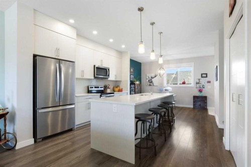 5 D'Arcy Boulevard, Okotoks, AB - Indoor Photo Showing Kitchen With Upgraded Kitchen