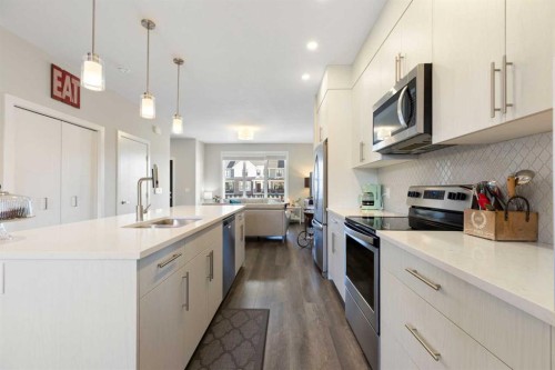 5 D'Arcy Boulevard, Okotoks, AB - Indoor Photo Showing Kitchen With Upgraded Kitchen
