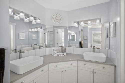 176 Chapalina Heights Se, Calgary, AB - Indoor Photo Showing Bathroom
