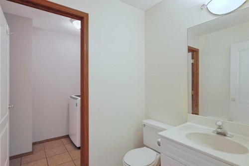 78 Hamptons Link Nw, Calgary, AB - Indoor Photo Showing Bathroom