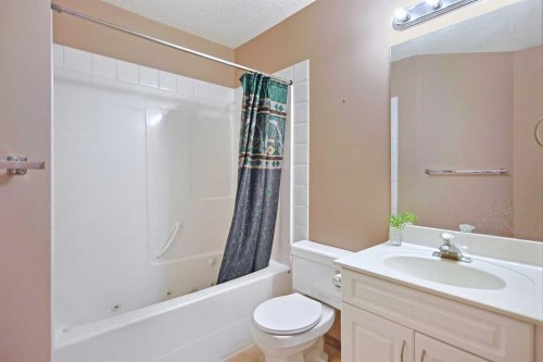 78 Hamptons Link Nw, Calgary, AB - Indoor Photo Showing Bathroom