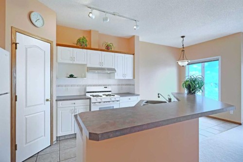 78 Hamptons Link Nw, Calgary, AB - Indoor Photo Showing Kitchen