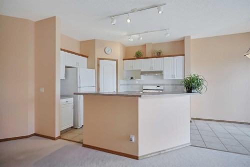 78 Hamptons Link Nw, Calgary, AB - Indoor Photo Showing Kitchen