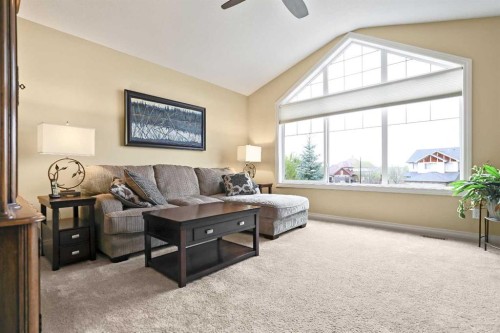 1503 Montgomery Place Se, High River, AB - Indoor Photo Showing Living Room