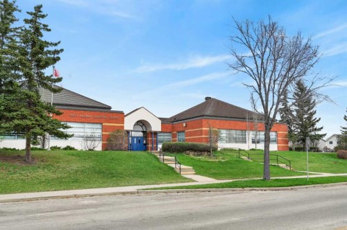18 Falmere Way Ne, Calgary, AB - Outdoor
