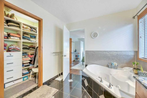 22 Kincora Heights Nw, Calgary, AB - Indoor Photo Showing Bathroom