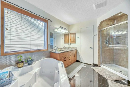 22 Kincora Heights Nw, Calgary, AB - Indoor Photo Showing Bathroom