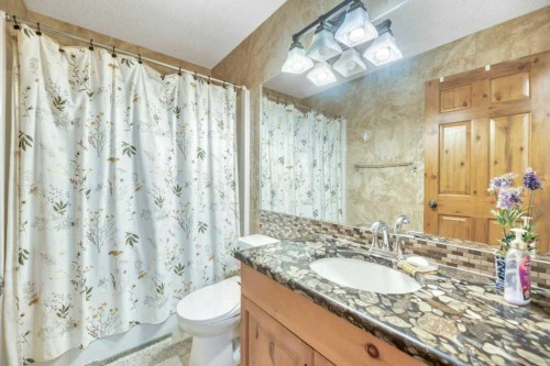 22 Kincora Heights Nw, Calgary, AB - Indoor Photo Showing Bathroom