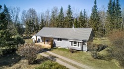 10-4541 27 Highway Rural Mountain View County, AB T0M 0X0