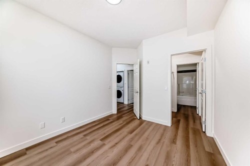 101-22 Panatella Road Nw, Calgary, AB - Indoor Photo Showing Other Room