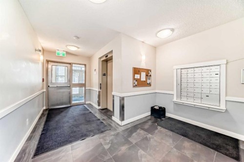 101-22 Panatella Road Nw, Calgary, AB - Indoor Photo Showing Other Room
