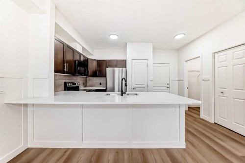 101-22 Panatella Road Nw, Calgary, AB - Indoor Photo Showing Kitchen