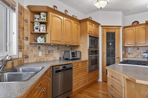 307 Hampstead Way Nw, Calgary, AB - Indoor Photo Showing Kitchen With Double Sink