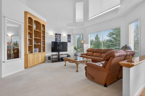307 Hampstead Way Nw, Calgary, AB - Indoor Photo Showing Living Room