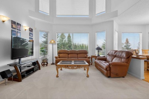 307 Hampstead Way Nw, Calgary, AB - Indoor Photo Showing Living Room