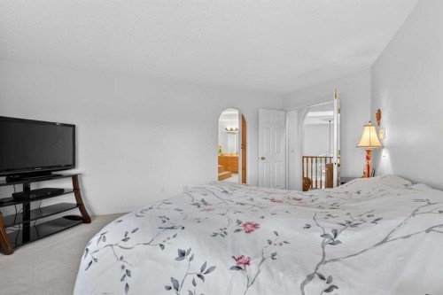 307 Hampstead Way Nw, Calgary, AB - Indoor Photo Showing Bedroom