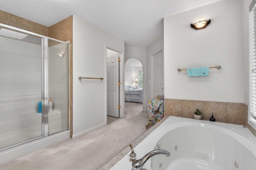 307 Hampstead Way Nw, Calgary, AB - Indoor Photo Showing Bathroom