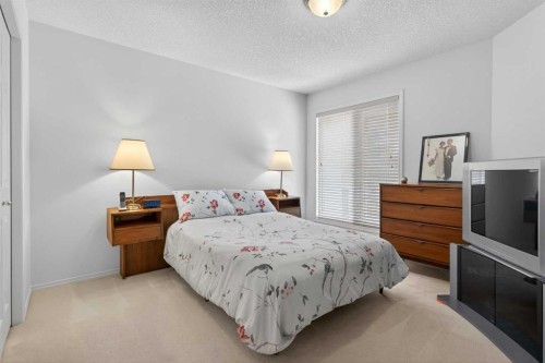 307 Hampstead Way Nw, Calgary, AB - Indoor Photo Showing Bedroom