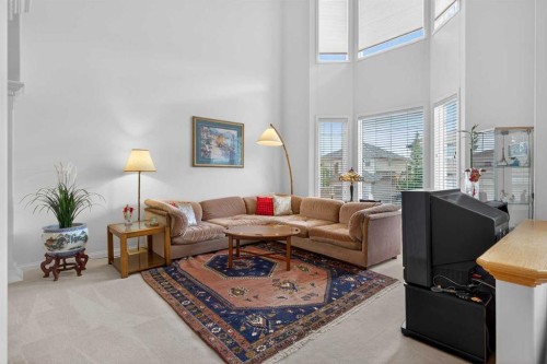 307 Hampstead Way Nw, Calgary, AB - Indoor Photo Showing Living Room