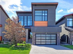 13 West Point Close SW Calgary, AB T3H 0X4