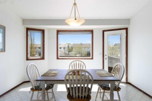 2 Madison Court, Strathmore, AB - Indoor Photo Showing Dining Room