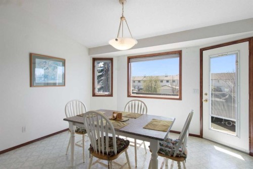 2 Madison Court, Strathmore, AB - Indoor Photo Showing Dining Room