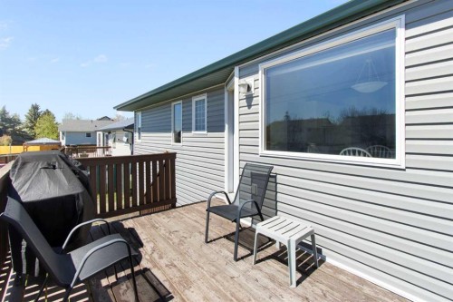 2 Madison Court, Strathmore, AB - Outdoor With Deck Patio Veranda With Exterior