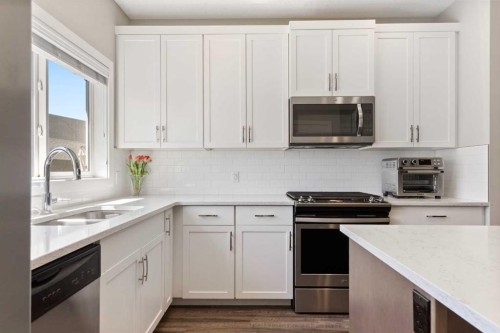 1334 Walden Drive Se, Calgary, AB - Indoor Photo Showing Kitchen With Upgraded Kitchen