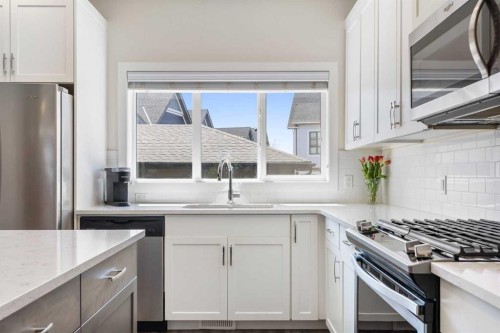 1334 Walden Drive Se, Calgary, AB - Indoor Photo Showing Kitchen With Upgraded Kitchen