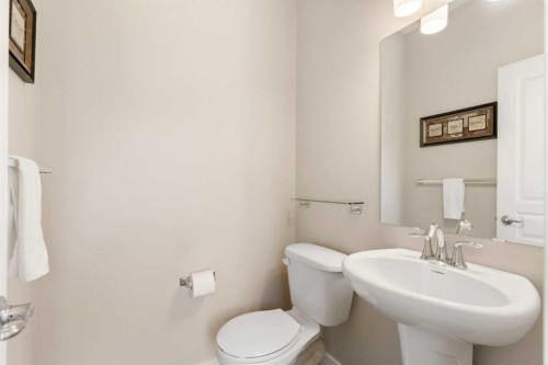 1334 Walden Drive Se, Calgary, AB - Indoor Photo Showing Bathroom