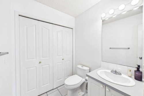 24 Chaparral Ridge Circle Se, Calgary, AB - Indoor Photo Showing Bathroom