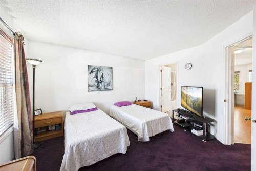 24 Chaparral Ridge Circle Se, Calgary, AB - Indoor Photo Showing Bedroom