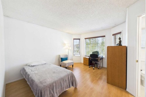 24 Chaparral Ridge Circle Se, Calgary, AB - Indoor Photo Showing Bedroom