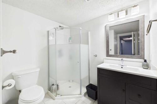 24 Chaparral Ridge Circle Se, Calgary, AB - Indoor Photo Showing Bathroom