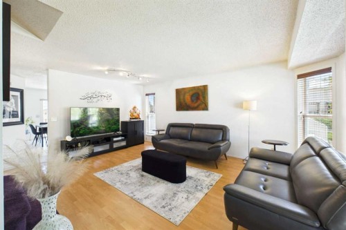 24 Chaparral Ridge Circle Se, Calgary, AB - Indoor Photo Showing Living Room