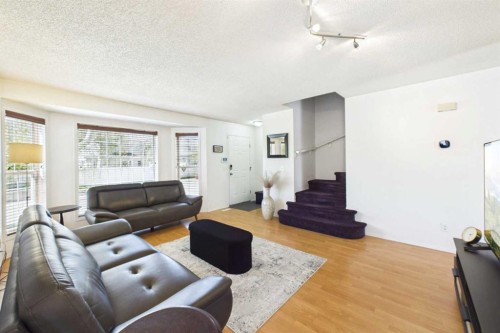 24 Chaparral Ridge Circle Se, Calgary, AB - Indoor Photo Showing Living Room