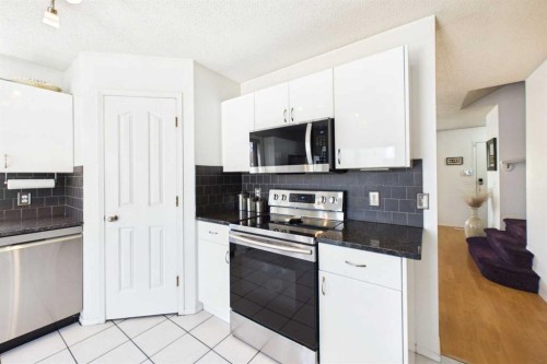 24 Chaparral Ridge Circle Se, Calgary, AB - Indoor Photo Showing Kitchen